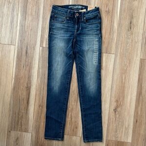 NWT  American Eagle low rise Skinny Jeans Size 0 Super Stretch Blue light washed